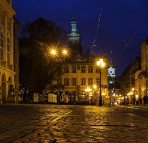 Z naciskiem na szczęście : Spacer po kochanym Lwowie. 